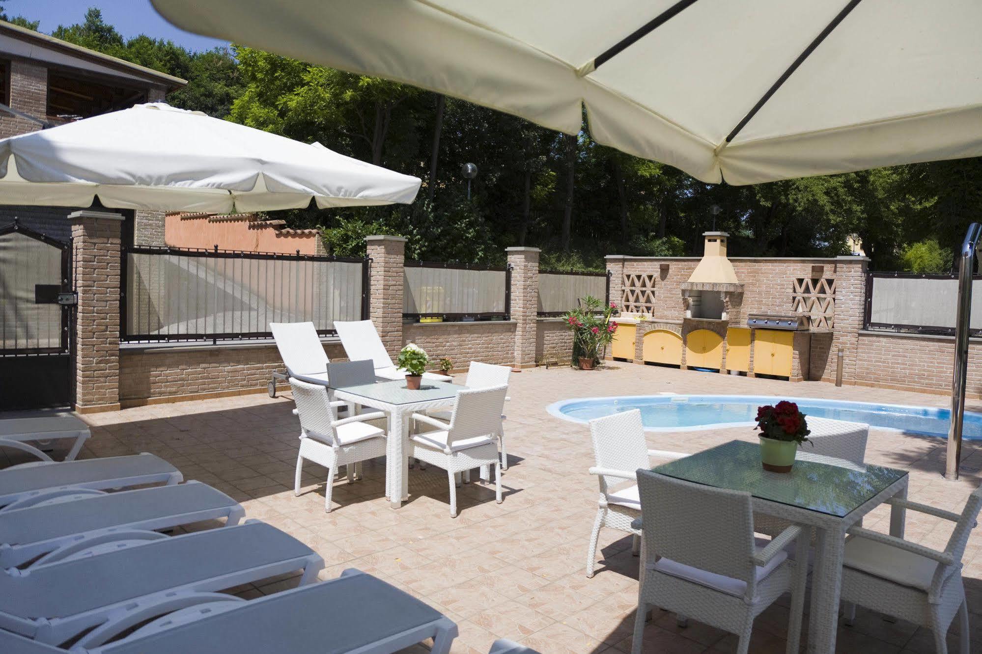 Raffaello Residence Sassoferrato Exterior photo